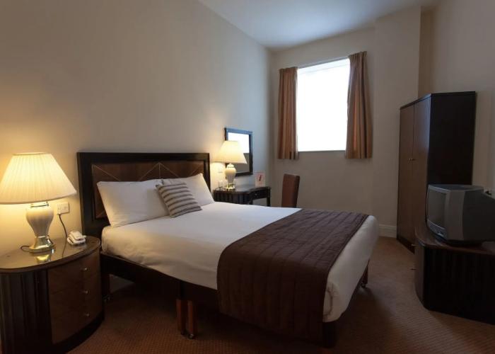 Russ Hill Hotel