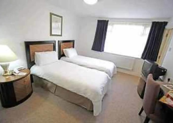 Russ Hill Hotel