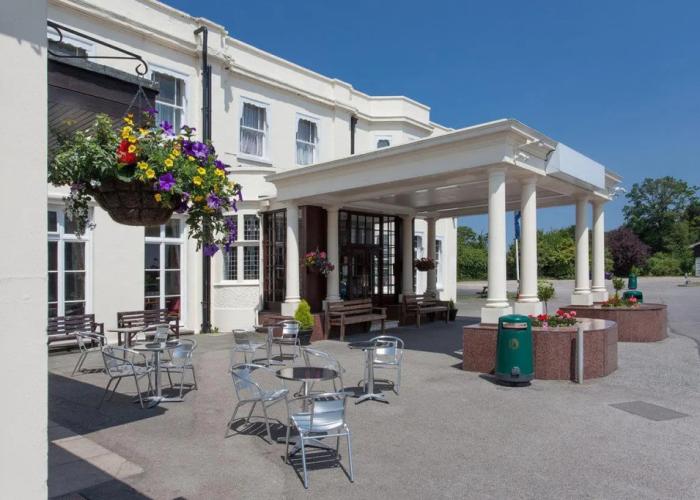 Russ Hill Hotel