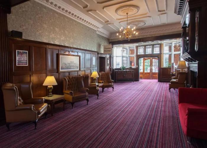 Russ Hill Hotel