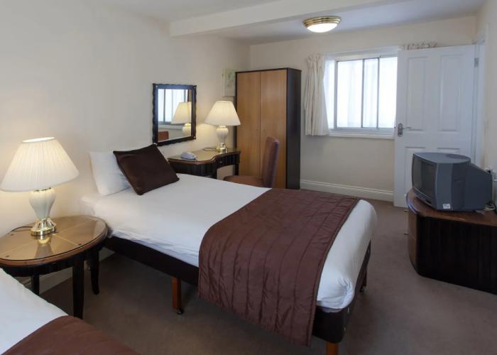 Russ Hill Hotel