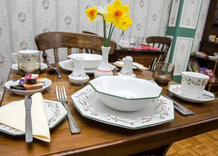All Seasons Gatwick Guest House