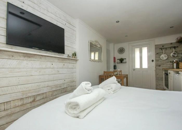 Brunswick Garden Studio Patio by Brighton Holiday Lets