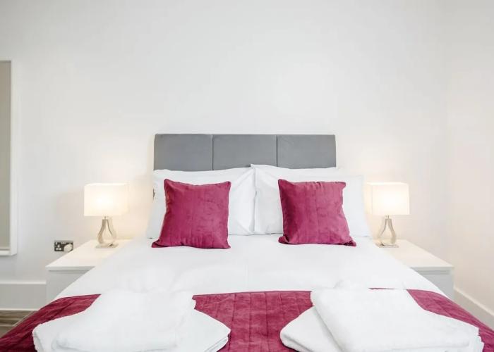 Roomspace Apartments -The Legacy