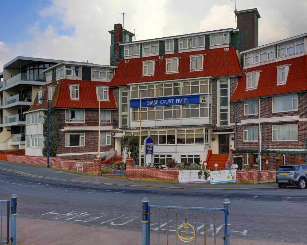 OYO Stade Court Hotel