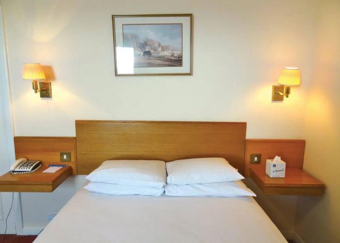 OYO Stade Court Hotel