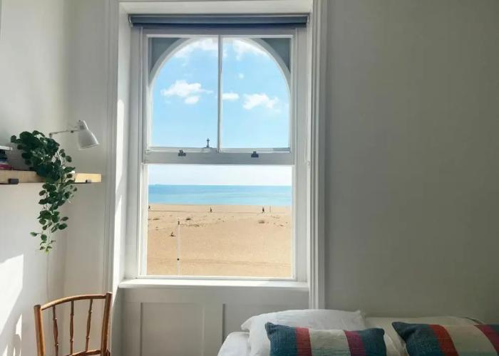 Spacious 2BD Flat With Stunning Views Folkestone