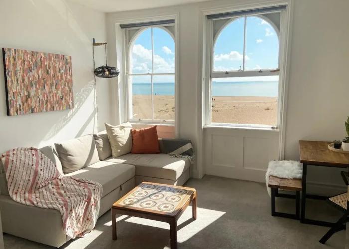 Spacious 2BD Flat With Stunning Views Folkestone