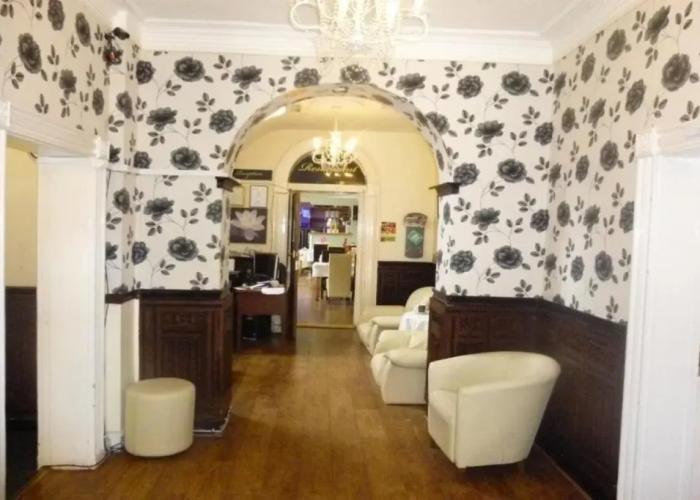 Rothwell House Hotel .