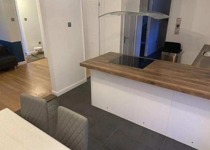 4 bedroom worker property parking