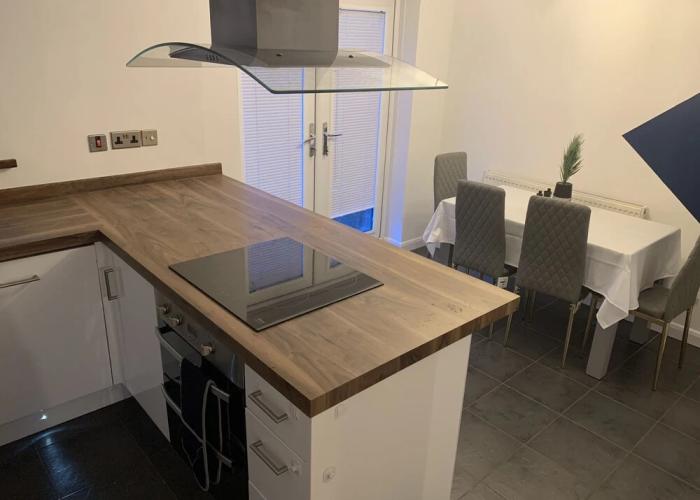 4 bedroom worker property parking