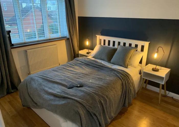 4 bedroom worker property parking