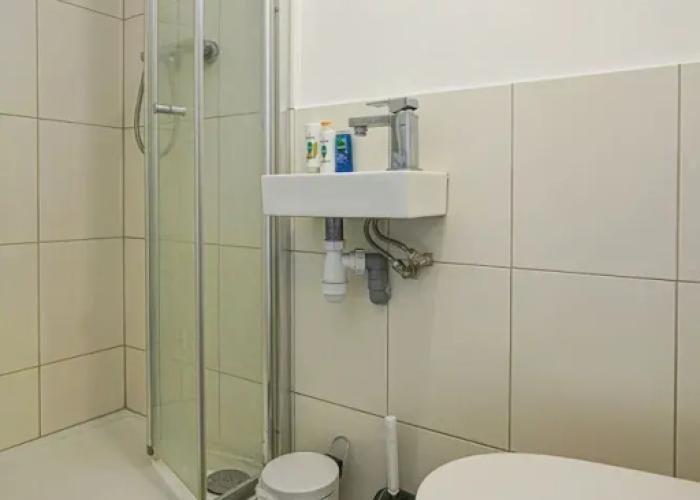 Remarkable 5-bed House in Luton