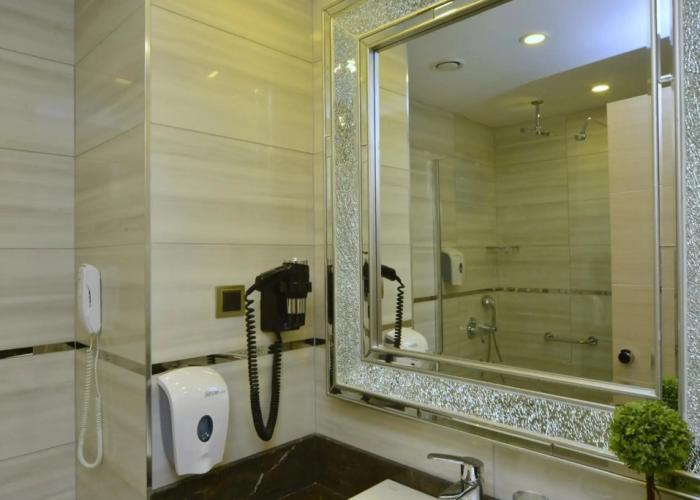 Azura Deluxe Resort & Spa