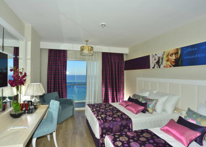 Azura Deluxe Resort & Spa