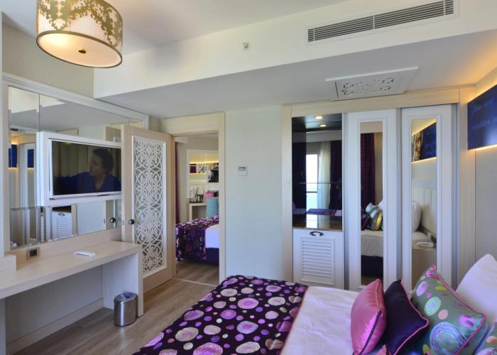 Azura Deluxe Resort & Spa