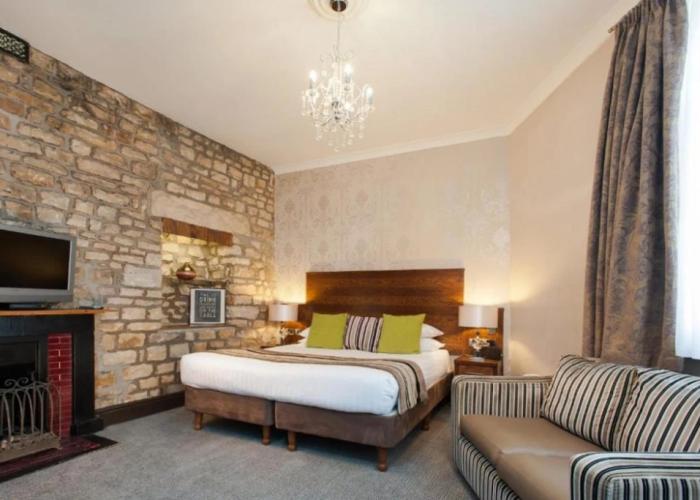 The Sun Hotel & Bar