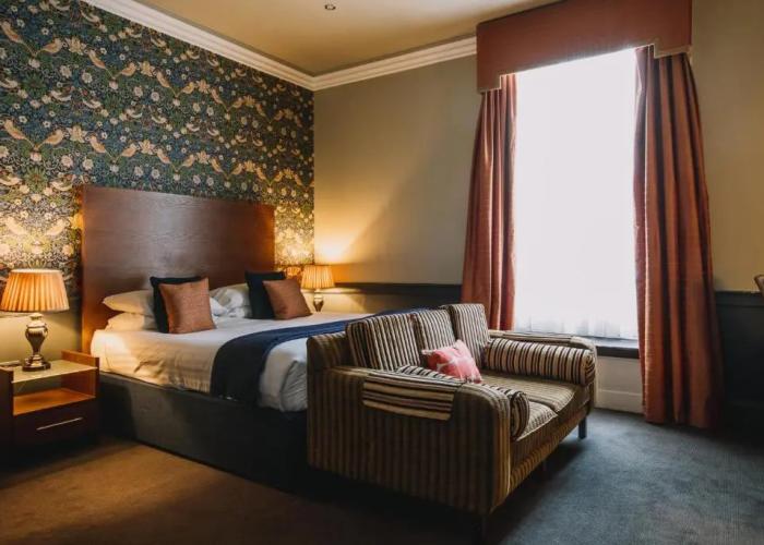 The Sun Hotel & Bar