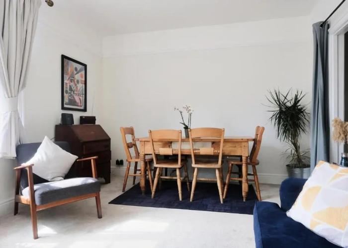 Contemporary 2 Bedroom Flat in Lewes