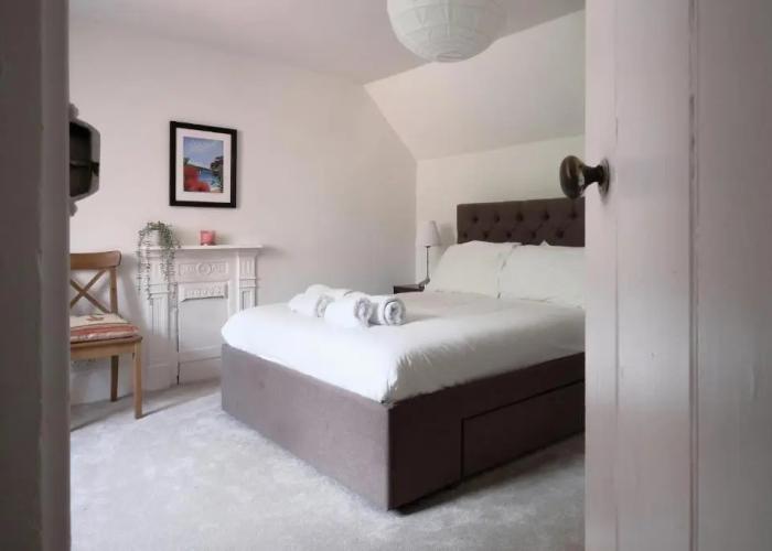 Contemporary 2 Bedroom Flat in Lewes