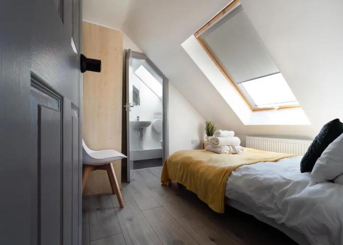 Family Holiday Home With Hot Tub Sleeps 8