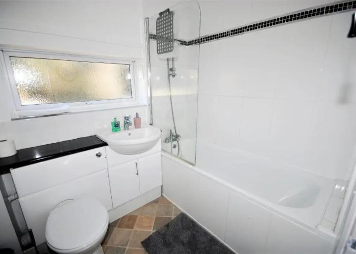 Family Holiday Home With Hot Tub Sleeps 8