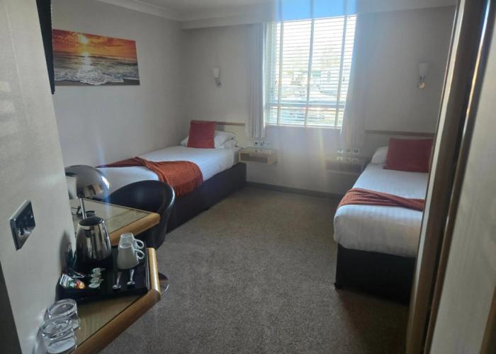 Damon's Hotel
