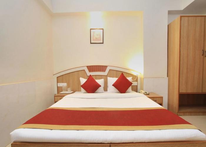 OYO 9633 Hotel Srinidhi Residency