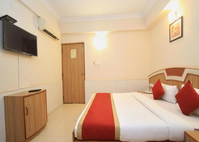 OYO 9633 Hotel Srinidhi Residency