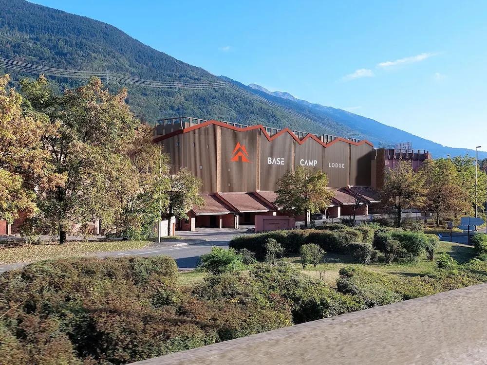 фото Base Camp Lodge - Albertville