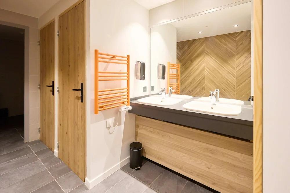 фото Base Camp Lodge - Albertville