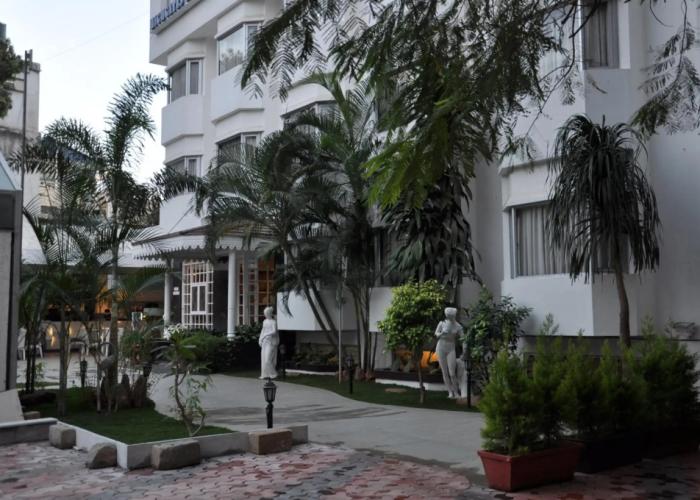 Highgates Hotel