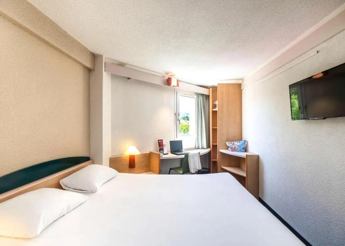 ibis Autun