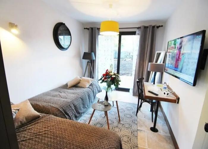 Appartements Pied à Terre, haut standing avec cuisine équipée et terrasse / Groupe HRM