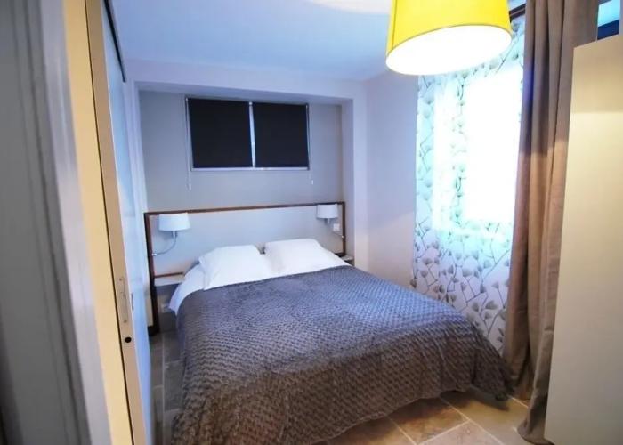 Appartements Pied à Terre, haut standing avec cuisine équipée et terrasse / Groupe HRM