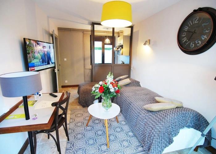 Appartements Pied à Terre, haut standing avec cuisine équipée et terrasse / Groupe HRM