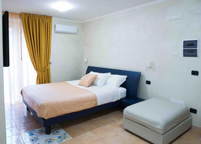 Vittoria Guest House - Salerno