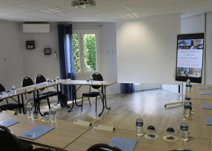 Hotel Kyriad Lyon Est - Bron Eurexpo Le Cottage