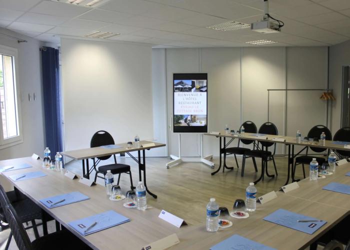 Hotel Kyriad Lyon Est - Bron Eurexpo Le Cottage