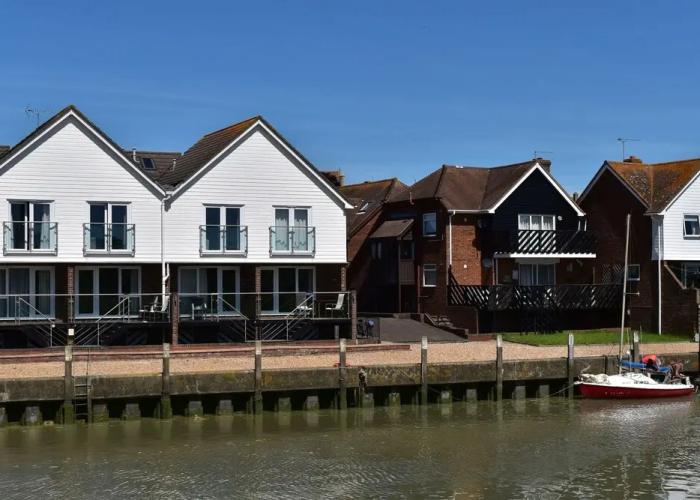 Cottages_and_Houses Waterside