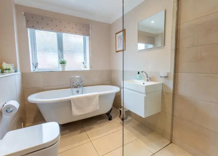 1 Regent Square