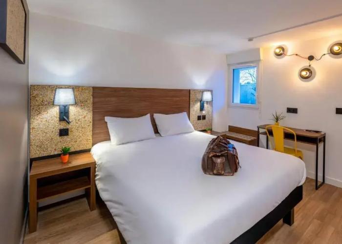 greet Hotel Chatellerault