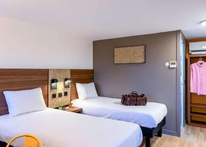 greet Hotel Chatellerault
