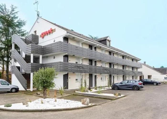 greet Hotel Chatellerault