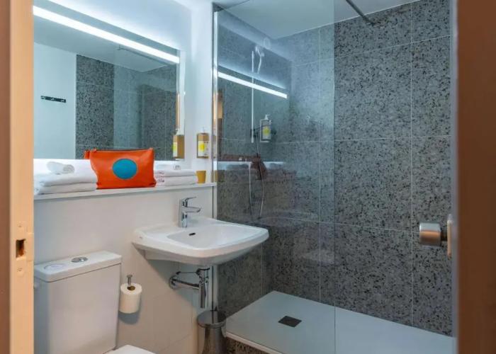 greet Hotel Chatellerault