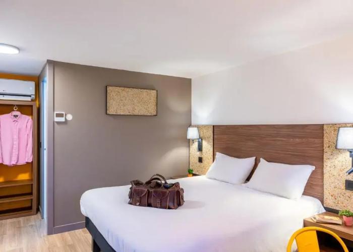 greet Hotel Chatellerault