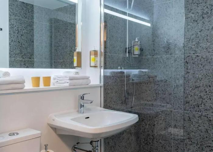 greet Hotel Chatellerault