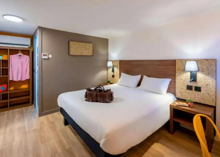 greet Hotel Chatellerault