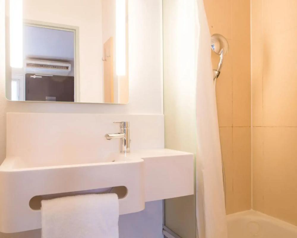 фото B&B HOTEL Toulon La Seyne-sur-Mer