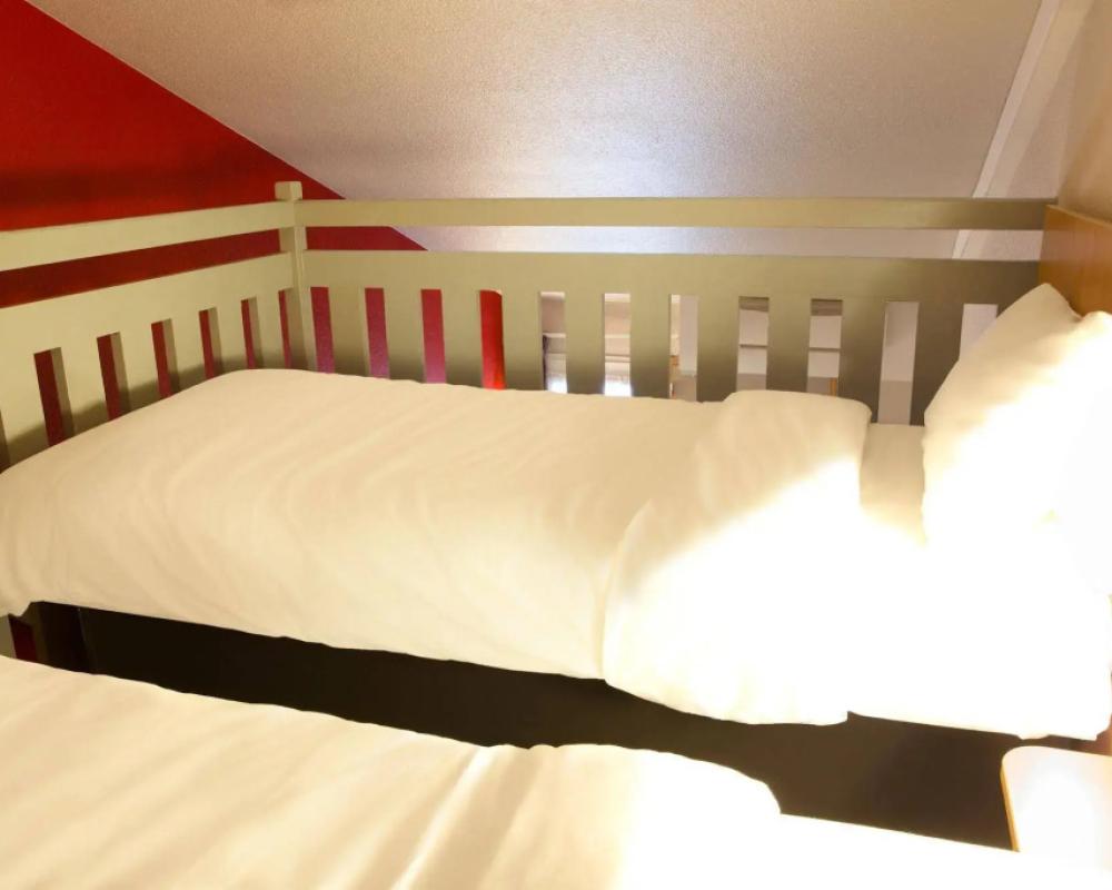 фото B&B HOTEL Toulon La Seyne-sur-Mer